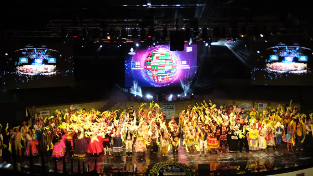         55 ülkeden  600 kültür ve sanat elçisi bir arada!